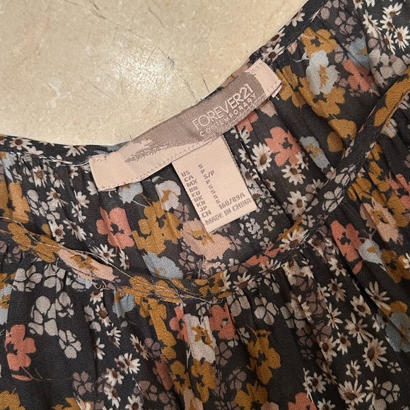 Off The Shoulder Floral Blouse - Picture 2 of 2